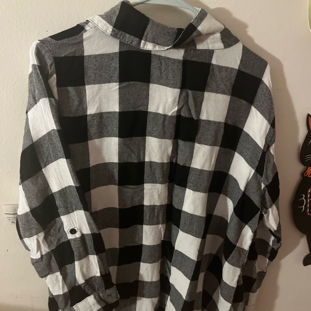 Chic Black and White Plaid Top